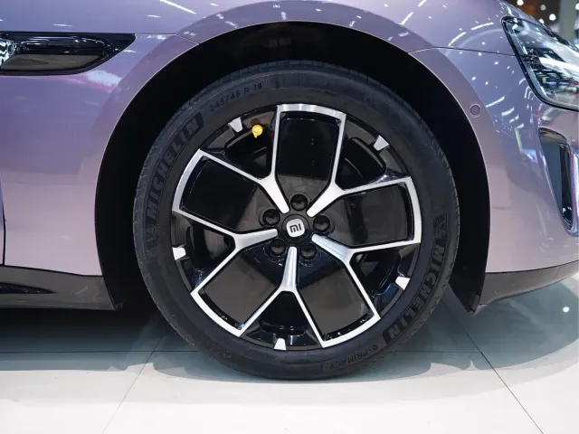 Xiaomi SU7 — Фото автомобиля 12