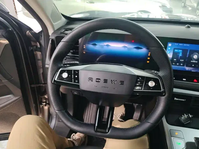 Roewe RX5 — Фото автомобиля 10