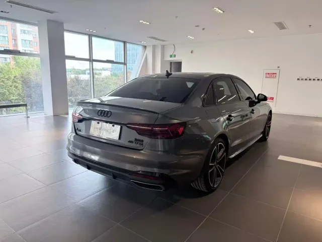 Audi A4L — Фото автомобиля 9