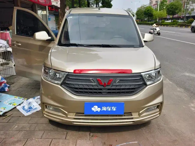 Wuling Hongguang V — Фото автомобиля 2