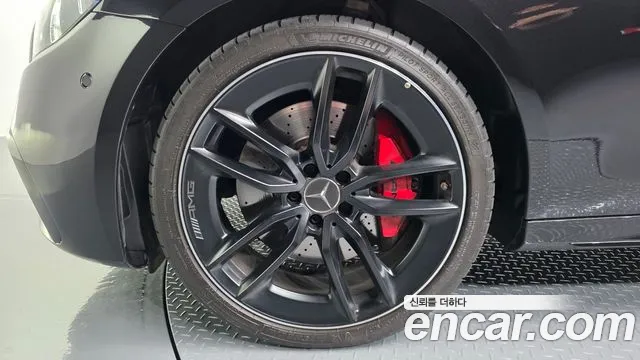 Mercedes-Benz E-Class — Фото автомобиля 4