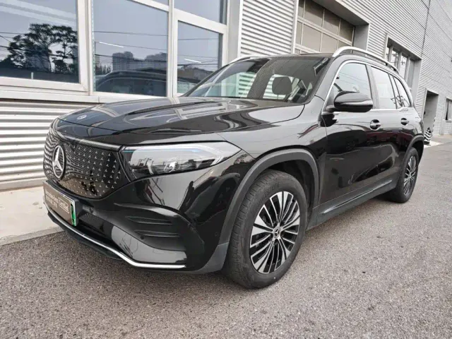 Фотография автомобиля — Mercedes-Benz EQB