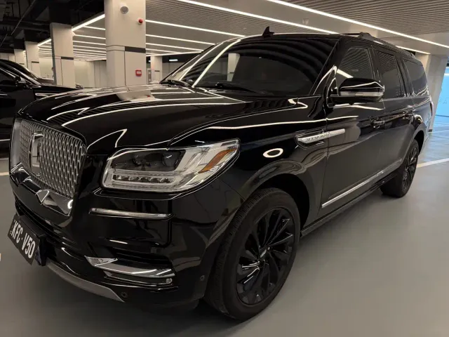 Фотография автомобиля — Lincoln Navigator