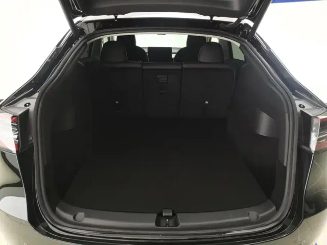 Tesla Model Y — Фото автомобиля 4