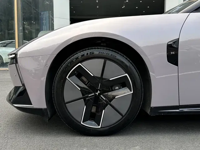 Xpeng P7 — Фото автомобиля 25