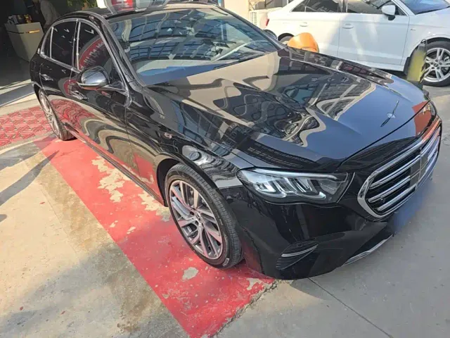 Mercedes-Benz E-Class — Фото автомобиля 3