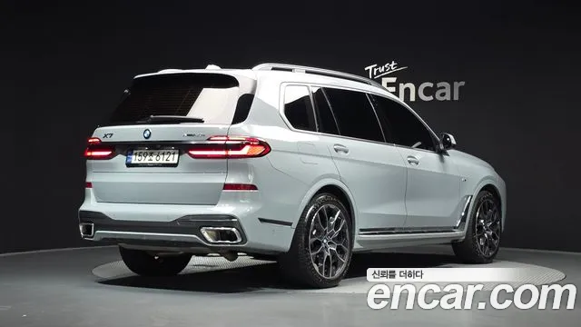 BMW X7 — Фото автомобиля 2