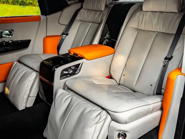 Rolls-Royce Phantom — Фото автомобиля 10