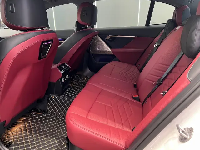 BMW 5 Series — Фото автомобиля 10