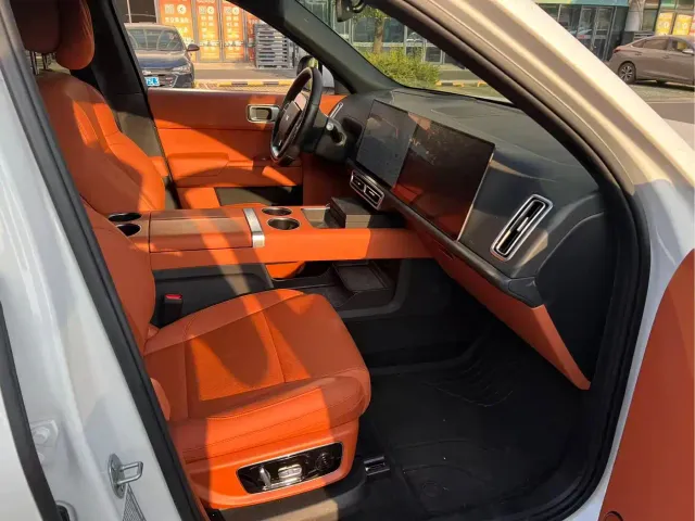 Li Auto L9 — Фото автомобиля 2