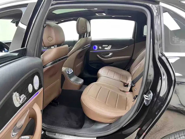 Mercedes-Benz E-Class — Фото автомобиля 14
