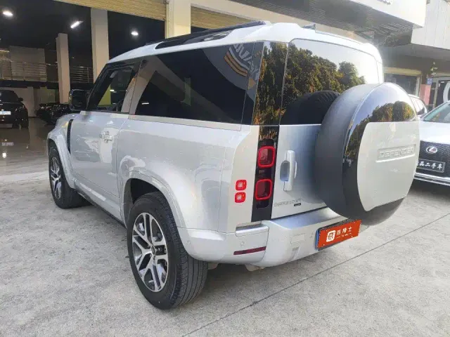 Land Rover Defender — Фото автомобиля 6