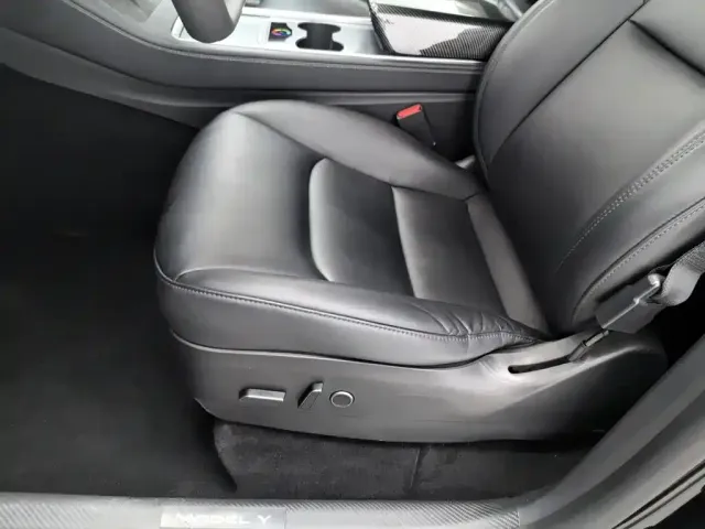 Tesla Model Y — Фото автомобиля 20