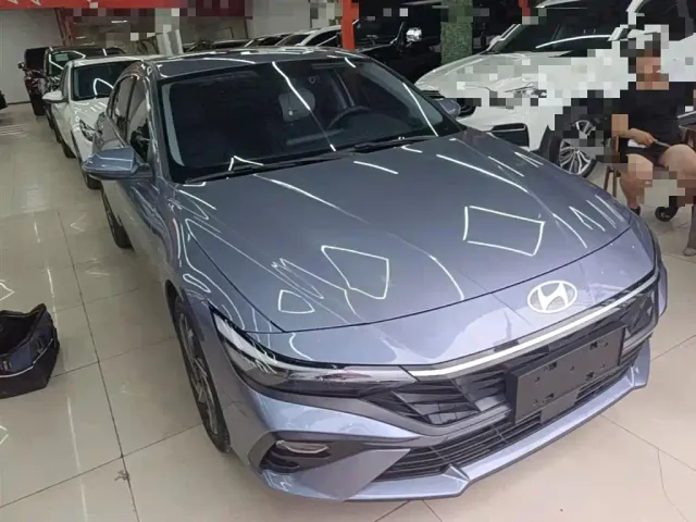 Hyundai Elantra — Фото автомобиля 3