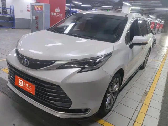 Фотография автомобиля — Toyota Sienna