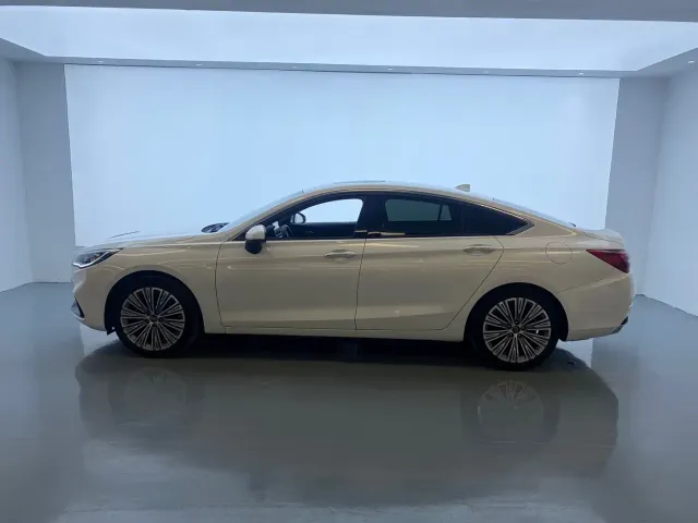 Hongqi H5 — Фото автомобиля 4