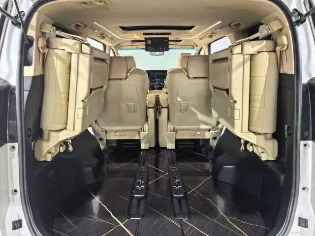 Toyota Alphard — Фото автомобиля 8