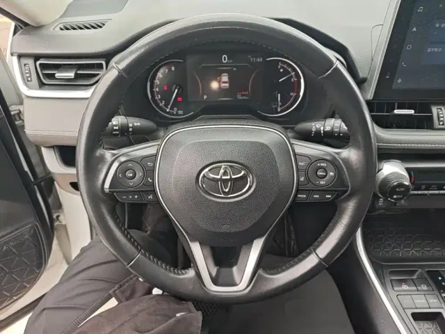Toyota RAV4 — Фото автомобиля 10