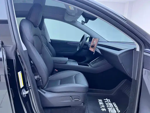 Tesla Model Y — Фото автомобиля 18