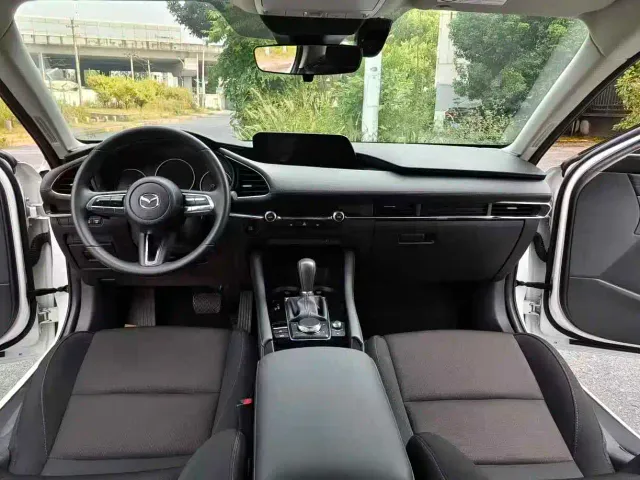 Mazda Axela — Фото автомобиля 11