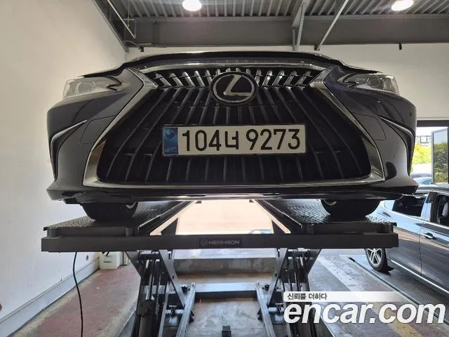 Фотография автомобиля — Lexus ES Generation 7
