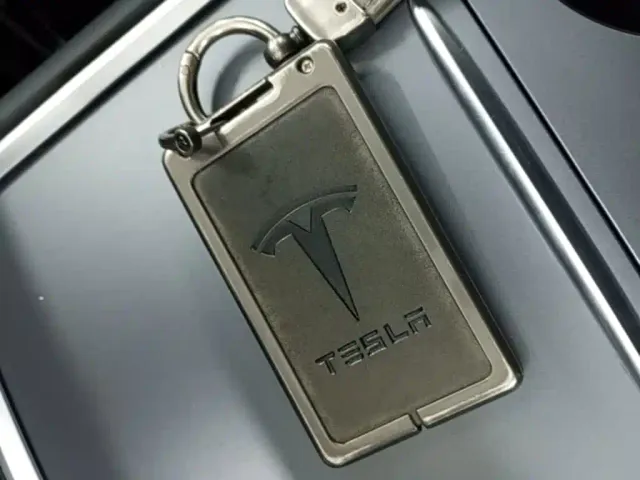 Tesla Model Y — Фото автомобиля 8