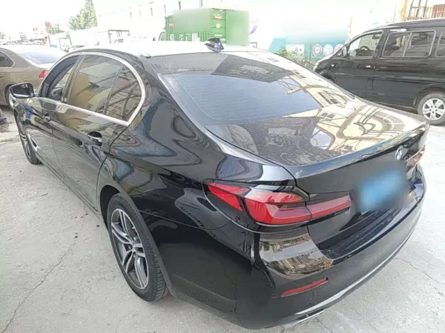 BMW 5 Series — Фото автомобиля 4