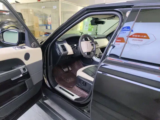 Land Rover Range Rover Sport — Фото автомобиля 5