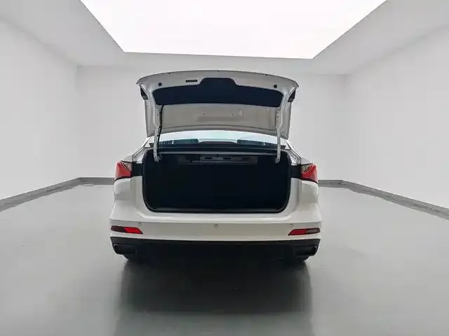 Roewe i5 — Фото автомобиля 7