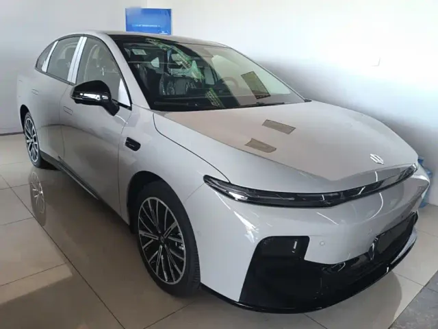Leapmotor B01 — Фото автомобиля 3
