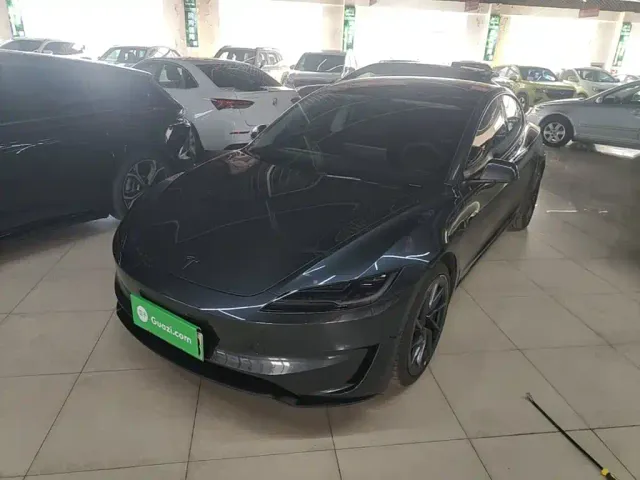 Фотография автомобиля — Tesla Model 3