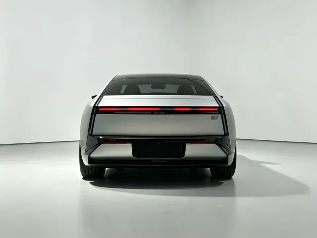 Xpeng P7 — Фото автомобиля 8