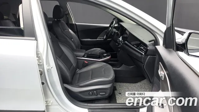Kia Niro — Фото автомобиля 16