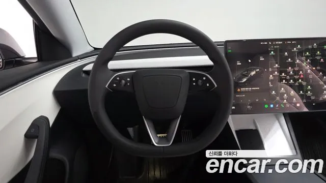 Tesla Model 3 — Фото автомобиля 18