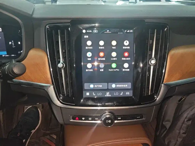 Volvo S90 — Фото автомобиля 12