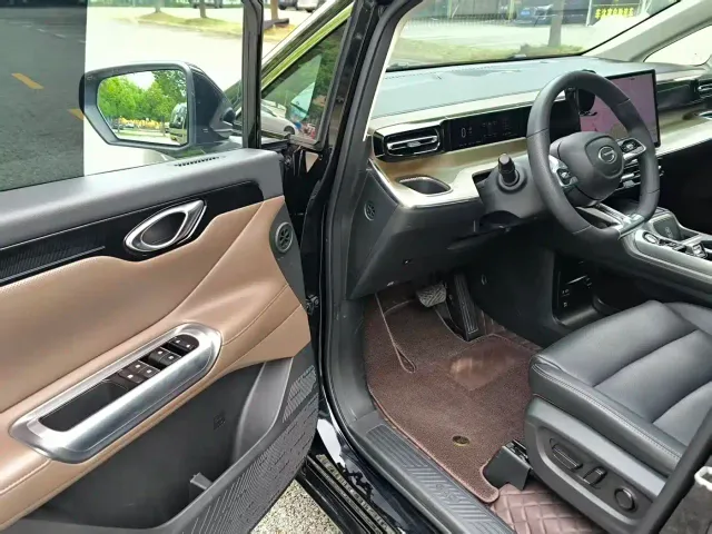 GAC Trumpchi E8 — Фото автомобиля 11