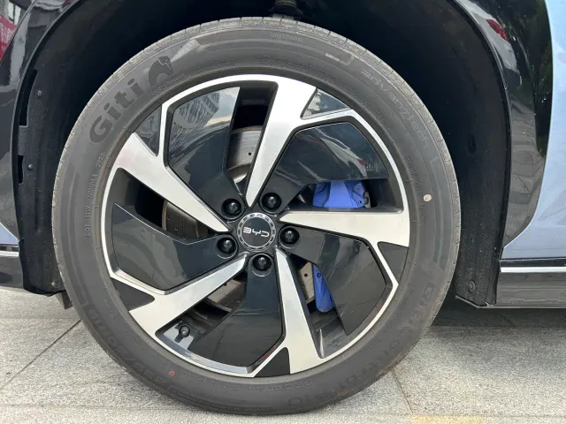 BYD Sealion 07 EV — Фото автомобиля 17