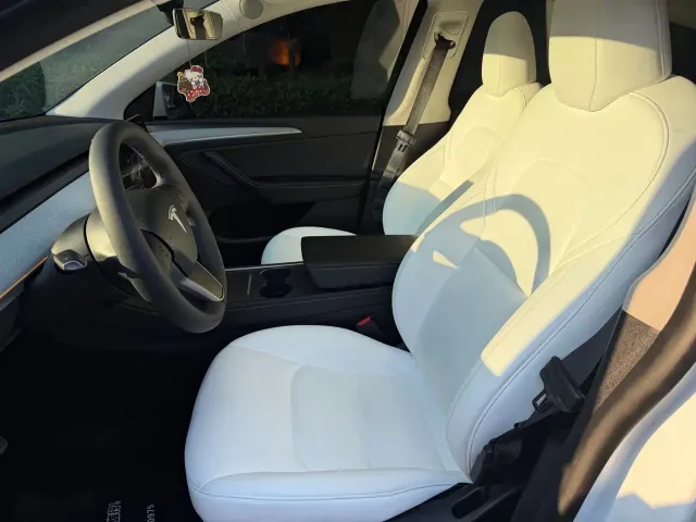 Tesla Model Y — Фото автомобиля 4