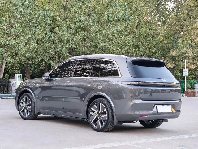Li Auto L8 — Фото автомобиля 8