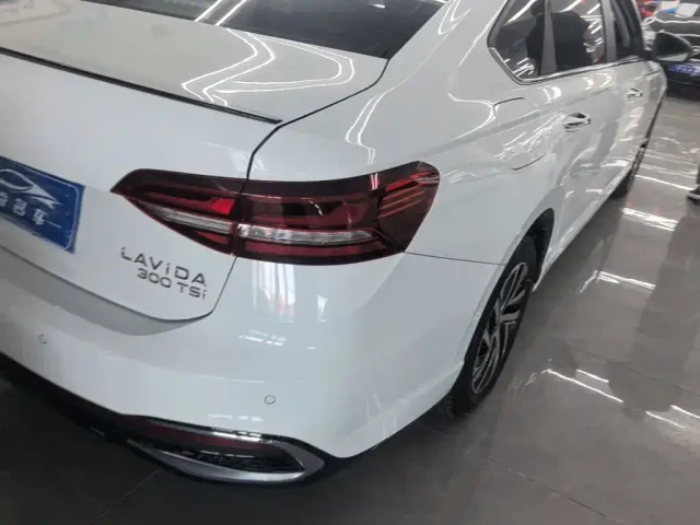 Volkswagen Lavida — Фото автомобиля 7