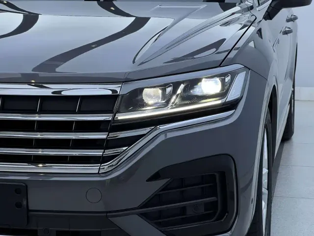 Volkswagen Touareg — Фото автомобиля 6