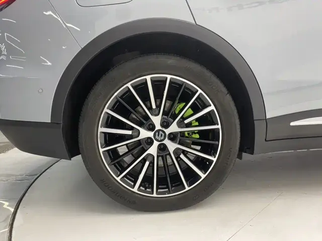 Leapmotor C11 — Фото автомобиля 11
