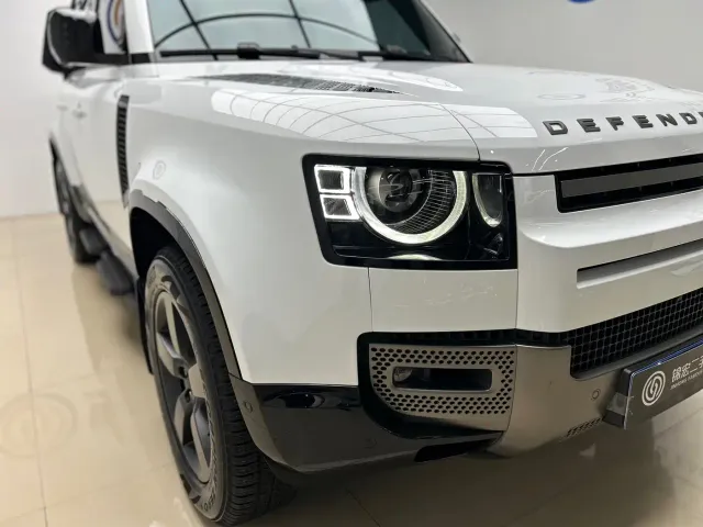 Land Rover Defender — Фото автомобиля 4