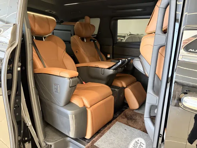 Toyota Alphard — Фото автомобиля 23