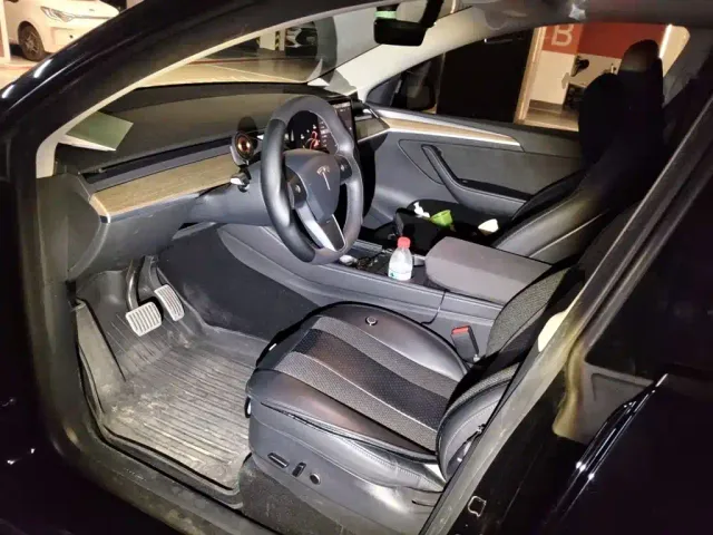 Tesla Model Y — Фото автомобиля 16
