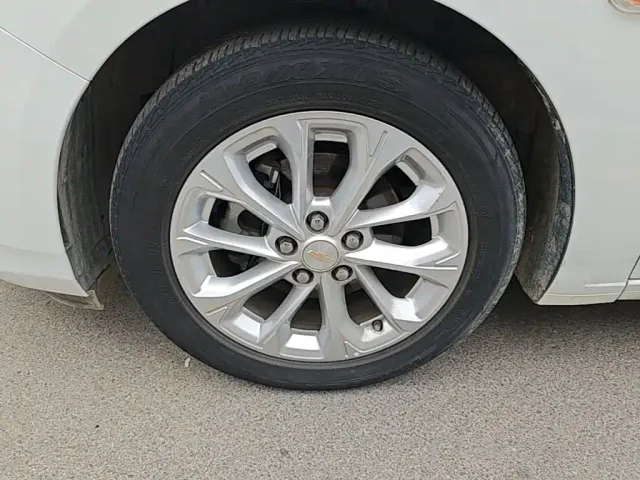 Chevrolet Monza — Фото автомобиля 22