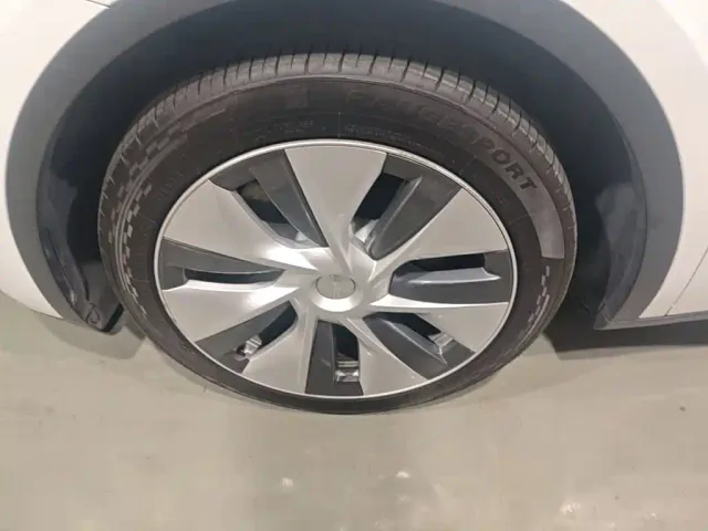 Tesla Model Y — Фото автомобиля 22