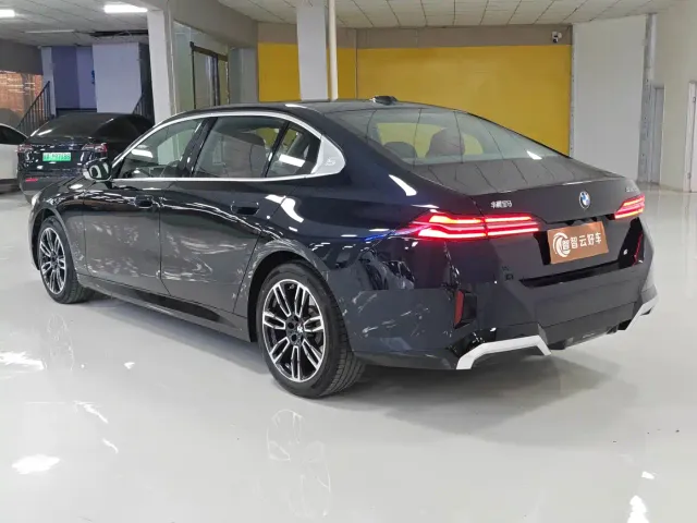 BMW 5 Series — Фото автомобиля 7