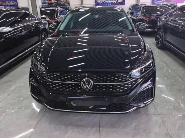 Volkswagen Passat — Фото автомобиля 2