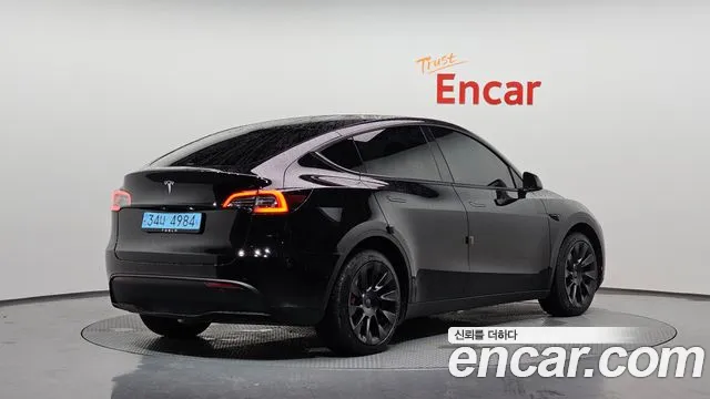 Tesla Model Y — Фото автомобиля 2